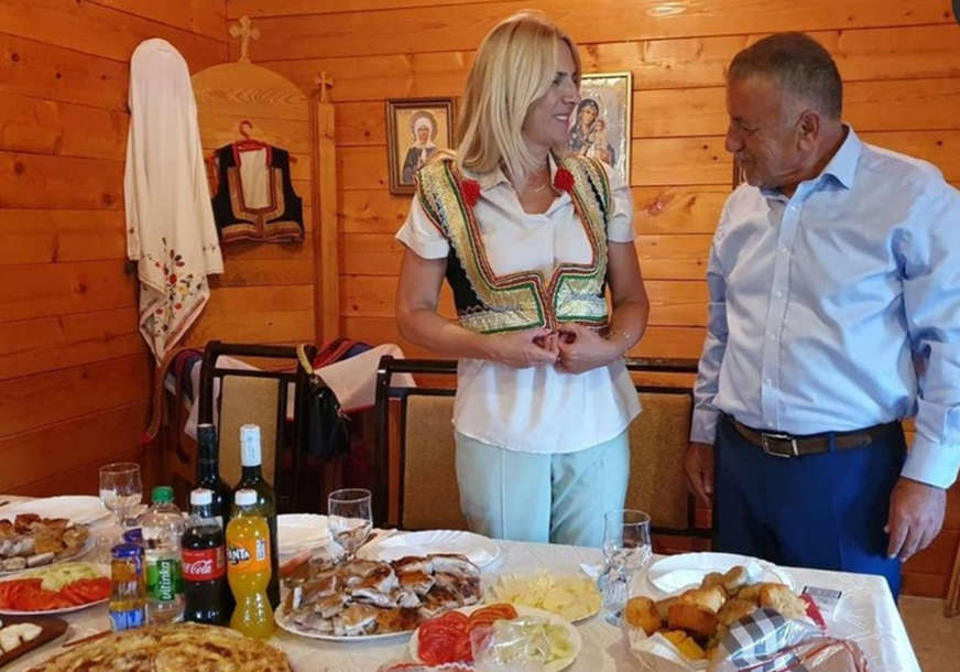 "Poklon od domaćina" Predsjednici Srpske u Šipovu darovali ikonu i jelek