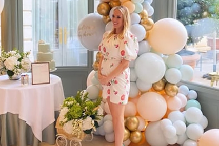 ŽURKA PRED ROĐENJE BEBE Prva fotka Piksijeve kćerke Andree u 6. mjesecu trudnoće, torta otkrila pol