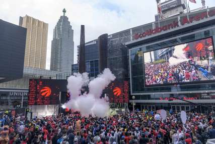 Reptorsi se vraćaju kući: Toronto može igrati utakmice u svojoj areni