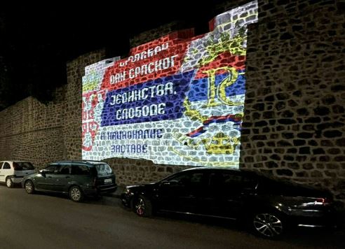 Uoči Dana srpskog jedinstva, slobode i nacionalne zastave: Zidine Starog grada osvijetljene trobojkom