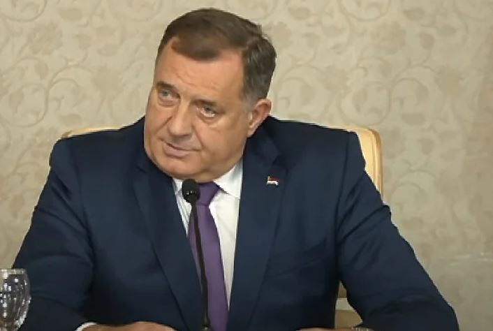 "Svaki dan lažu, sram ih bilo" Dodik poručuje da su iza afere "Kiseonik" pokušaji da se RASTURI SRPSKA (VIDEO)