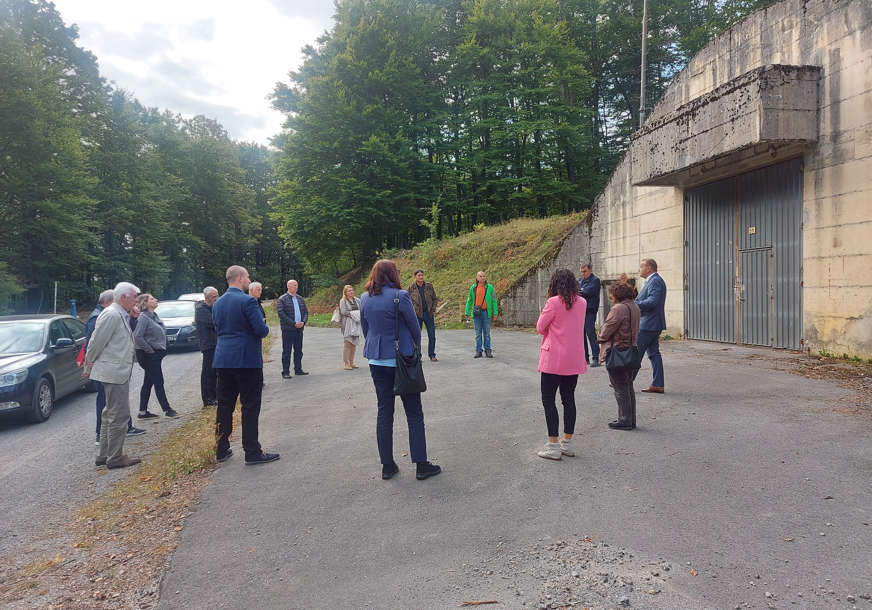 Spor oko deponovanja nuklearnog otpada u Dvoru na Uni: Eksperti iz BiH posjetili lokaciju planiranu za odlagalište