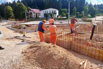 Projekti u Istočnom Drvaru: Građevinskim radovima potpomažu razvoj i napredak (FOTO)