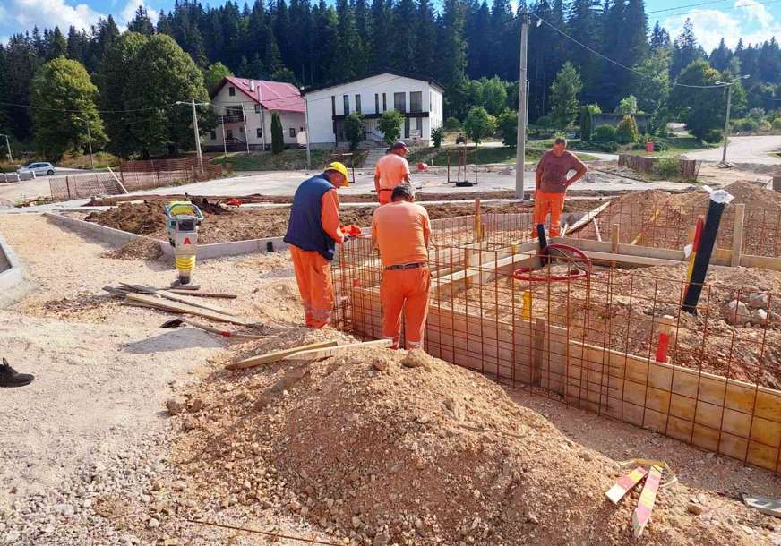Projekti u Istočnom Drvaru: Građevinskim radovima potpomažu razvoj i napredak (FOTO)