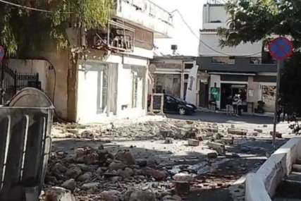 Sin gledao kako mu GINE OTAC: U snažnom zemljotresu na Kritu pala kupola crkve i ubila radnika (VIDEO)