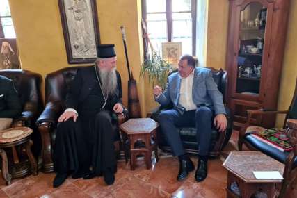 “Važan čovjek SPC i vjere” Dodik se sastao sa mitropolitom Joanikijem