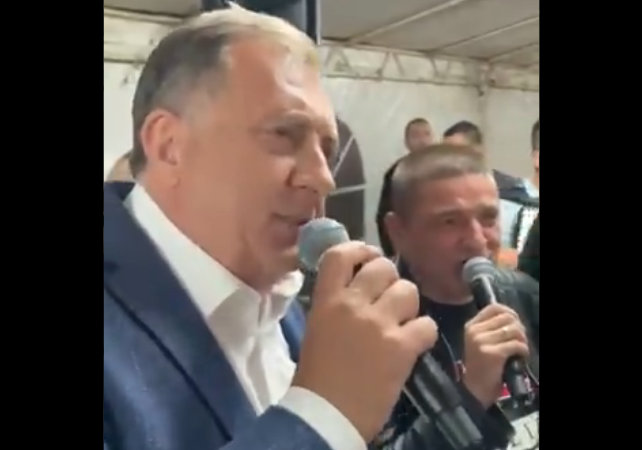 Zapjevao u duetu s Bajom Malim Knindžom: Dodik ponovo pokazao svoje glasovne mogućnosti (VIDEO)
