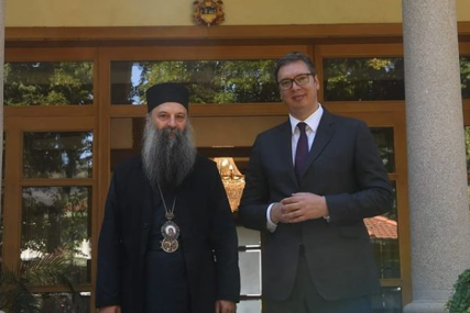 Vučić sa patrijarhom Porfirijem "Zajedno u želji da naučim mnogo o brizi za naš srpski narod" (FOTO)