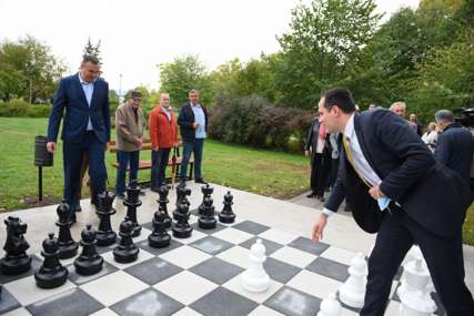 POKLON PRIJEDORU Penzijski rezervni fond donirao šahovsko igralište