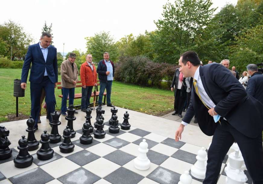 POKLON PRIJEDORU Penzijski rezervni fond donirao šahovsko igralište