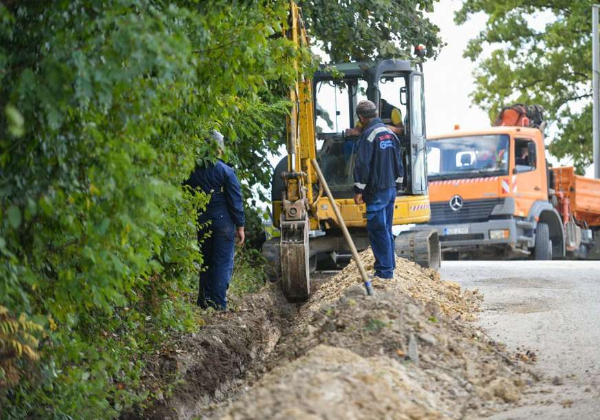 Radovi u Motikama: Prvo voda, pa asfalt u ulici Brkovića put
