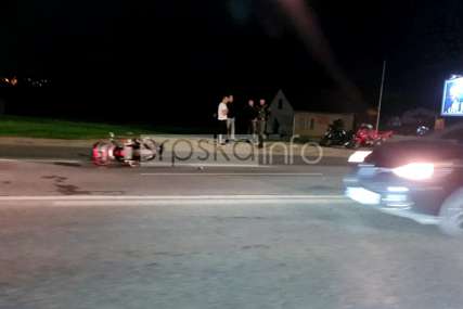 Saobraćajka na ulazu u Banjaluku: Oboren motor na putu, policija na terenu (FOTO)