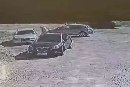 Snimak kruži internetom Posmatrao parkiran auto, pa izašao i uradio nešto GNUSNO (VIDEO)