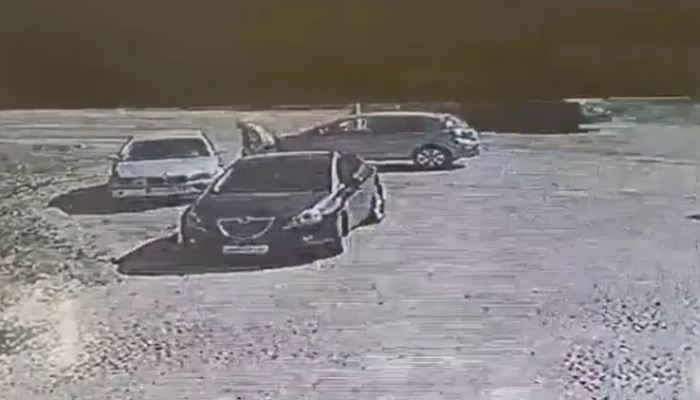 Snimak kruži internetom Posmatrao parkiran auto, pa izašao i uradio nešto GNUSNO (VIDEO)