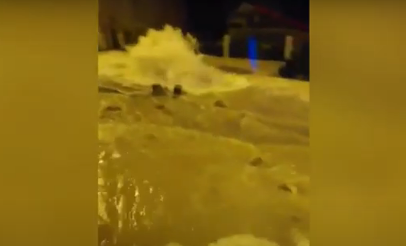 Velika poplava u Zagrebu: Voda dizala asfalt na ulicama (VIDEO)