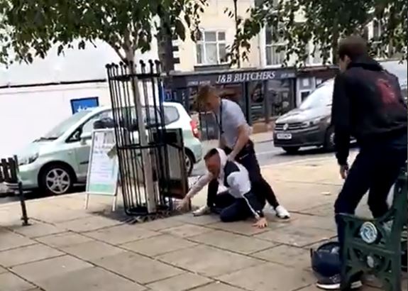 IZVUKAO DEBLJI KRAJ Htio istući klinca na ulici, na teži način saznao da je napao svjetskog prvaka (VIDEO)