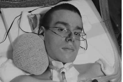 "Invalididet ne znači kraj života" Alen živi na respiratoru, piše pjesme i blog kako bi svakodnevno motivisao ljude a njegova priča BUDI NADU (FOTO, VIDEO)