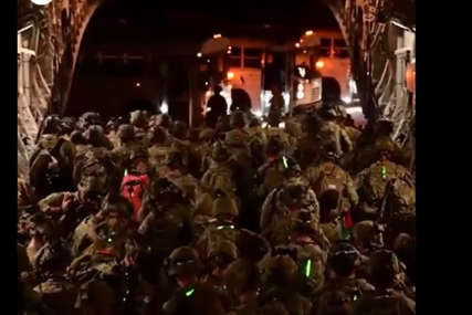 Objavljen snimak odlaska američkih vojnika iz Kabula: U tišini i mraku napustili Avganistan (VIDEO)