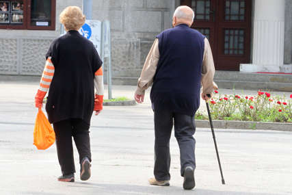 Zajedno penzija i 100 KM pomoći: U petak isplata za penzionere u Federaciji BiH