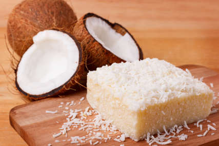 MEKŠI OD BAKLAVE Recept za sočni kolač od griza i kokosa