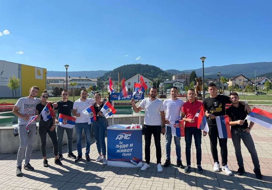 Dan srpskog jedinstva obilježen i u Palama: Lučić čestitao i pozvao sve da istaknu trobojke (FOTO)
