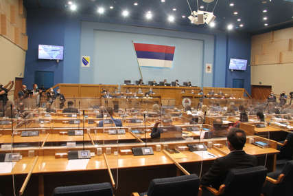 Kraj sjednice: Usvojen Zakon o zaštiti srpskog jezika i ćirilice, na redu Vijeće naroda