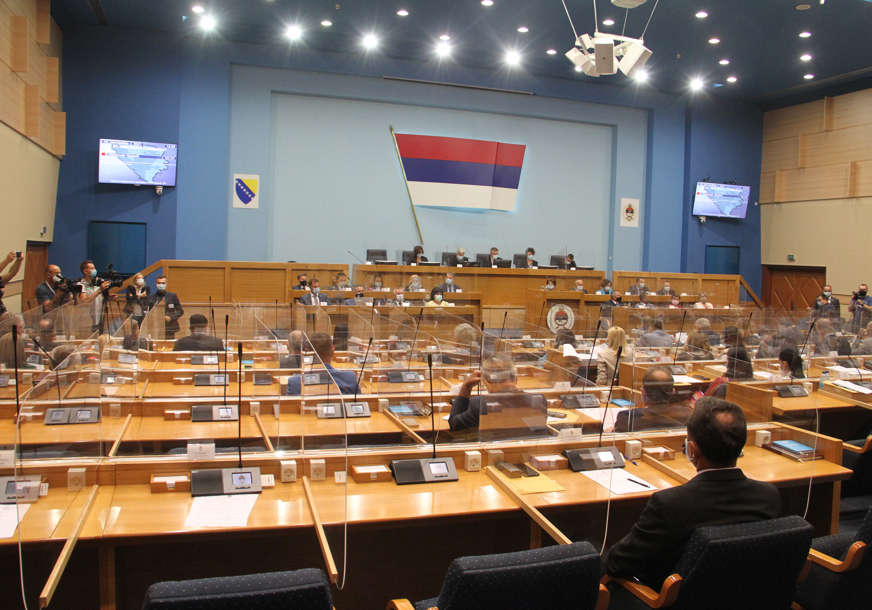 Kraj sjednice: Usvojen Zakon o zaštiti srpskog jezika i ćirilice, na redu Vijeće naroda