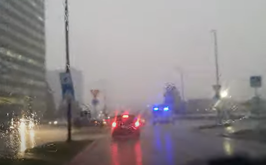 Nevrijeme u Sarajevu: Grmljavina i jaka kiša zaustavili saobraćaj (VIDEO)