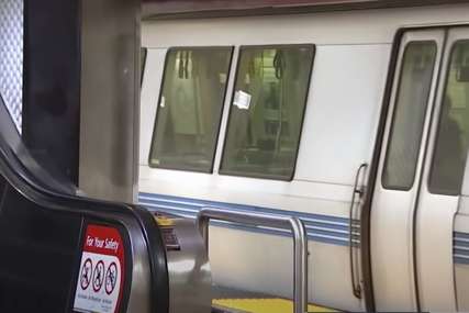 Jeziva nesreća u podzemnoj stanici: Žena poginula nakon što su se zatvorila vrata između nje i psa na povocu (VIDEO)