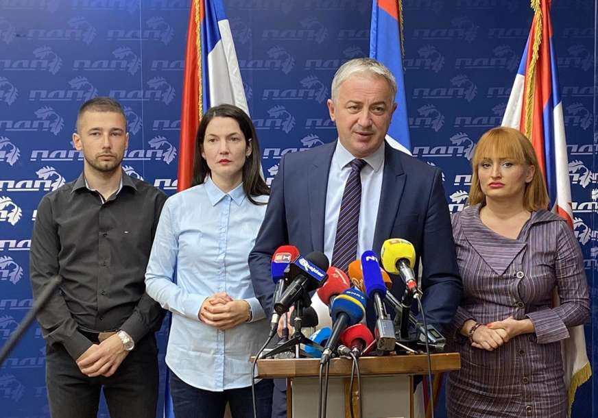 Borenović oštro o odluci Savjeta ministara i privremenom finansiranju "Čak dva mjeseca su izdržali dok nisu potpisali potpunu izdaju"