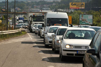 VOZAČI GUBE STRPLJENJE Zapadni tranzit u kolapsu, kolona automobila od Prijedorske petlje do Lauša