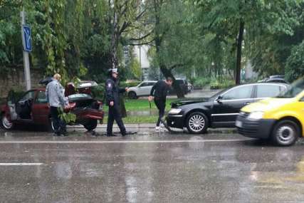 SAOBRAĆAJKA U CENTRU BANJALUKE Gužva u saobraćaju kod Narodne skupštine zbog sudara dva automobila (FOTO)