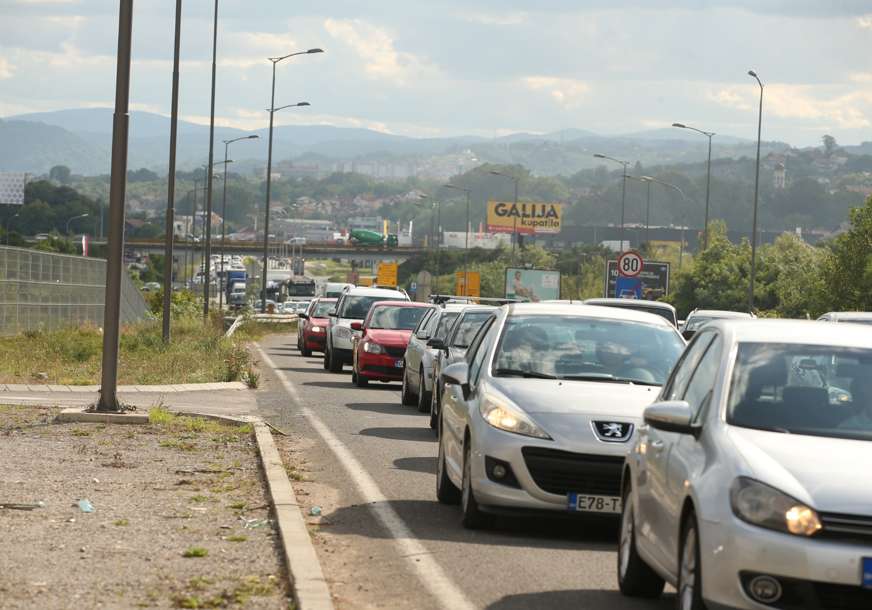 LANČANI SUDAR U BANJALUCI U jednom od automobila bila beba