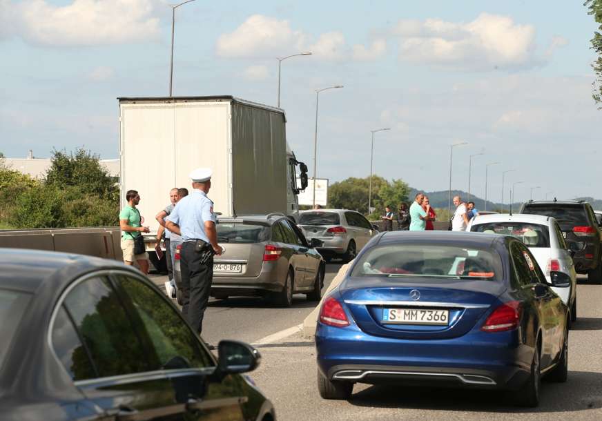 Nesreća kod Broda: Obustava saobraćaja, povrijeđena jedna osoba