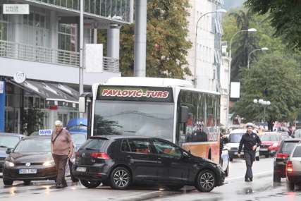 NESREĆA U BANJALUCI Nakon sudara nastala gužva u centru grada (FOTO)