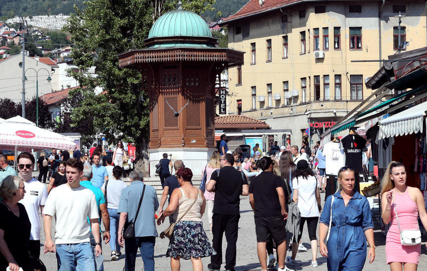 Pet osoba preminulo: U Sarajevu 223 novozaraženih korona virusom