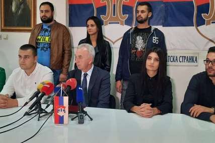 Šarović apeluje na Dodika da reaguje na Komšićevo ponašanje "Umjesto što se žali, bolje neka koristi funkciju na kojoj se nalazi"