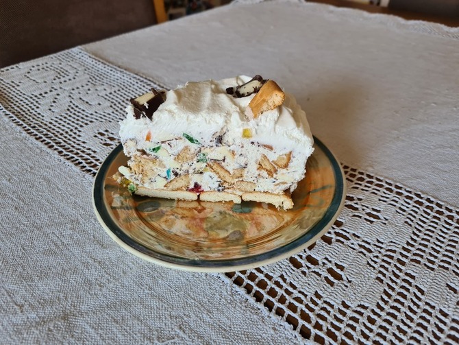 Najljepša torta za 20 minuta: Krem bananice, žele i šlag za slasni zalogaj