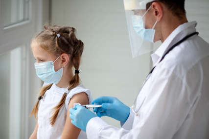 SAVJET STRUČNJAKA Britanski ljekari preporučili vakcinaciju djece od 12 do 15 godina