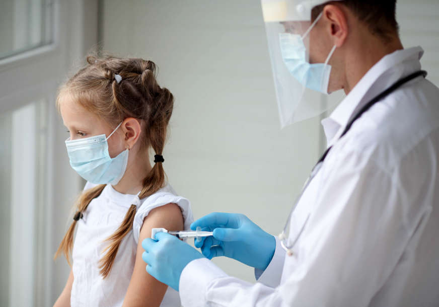 GLAVNI PRENOSIOCI DELTA SOJA U Srbiji vakcinisano 5.000 djece uzrasta od 12 do 17 godina