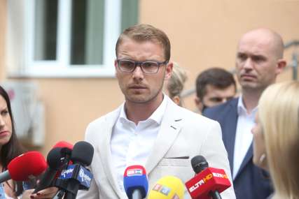 Stanivukovića dočekala zaključana vrata: Namjeravao da podnese dodatnu dokumentaciju u slučaju "Kiseonik", ali ga spriječio kraj radnog vremena (FOTO)