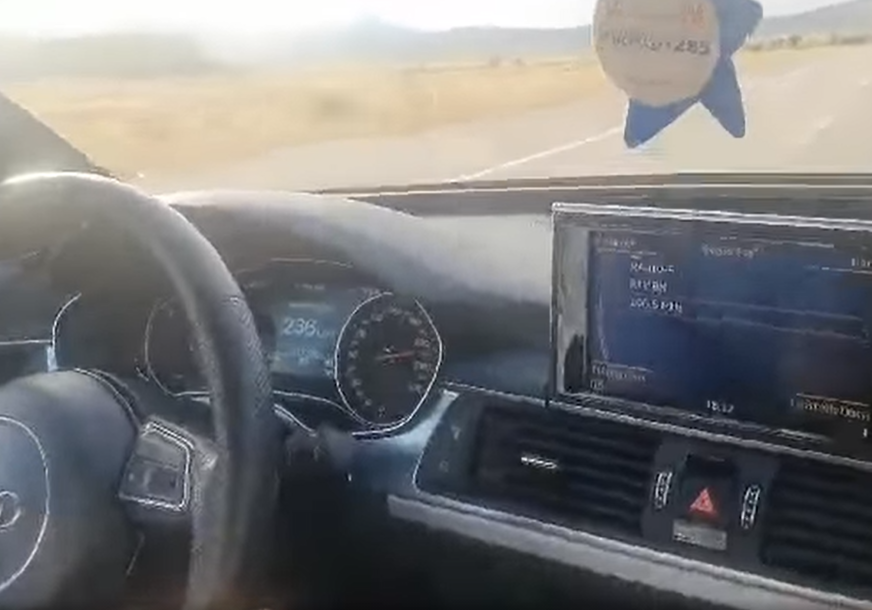 U službenom autu se vozili 250 kilometara na sat: Isplivao snimak brze vožnje gradonačelnika Prijedora (VIDEO)