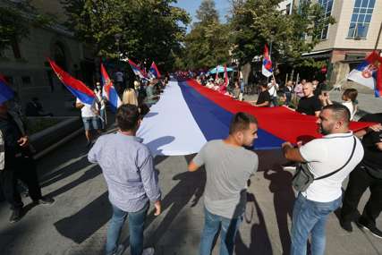 Zastava od 70 metara: Defile Ujedinjene Srpske povodom Dana srpskog jedinstva (FOTO)