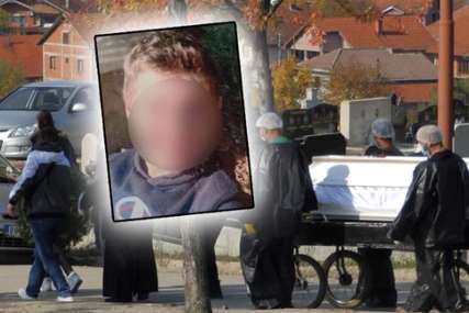 Majka skrhana bolom pored bijelog kovčega: Sahranjen dječak (16) koji je preminuo u kućnoj izolaciji (FOTO)
