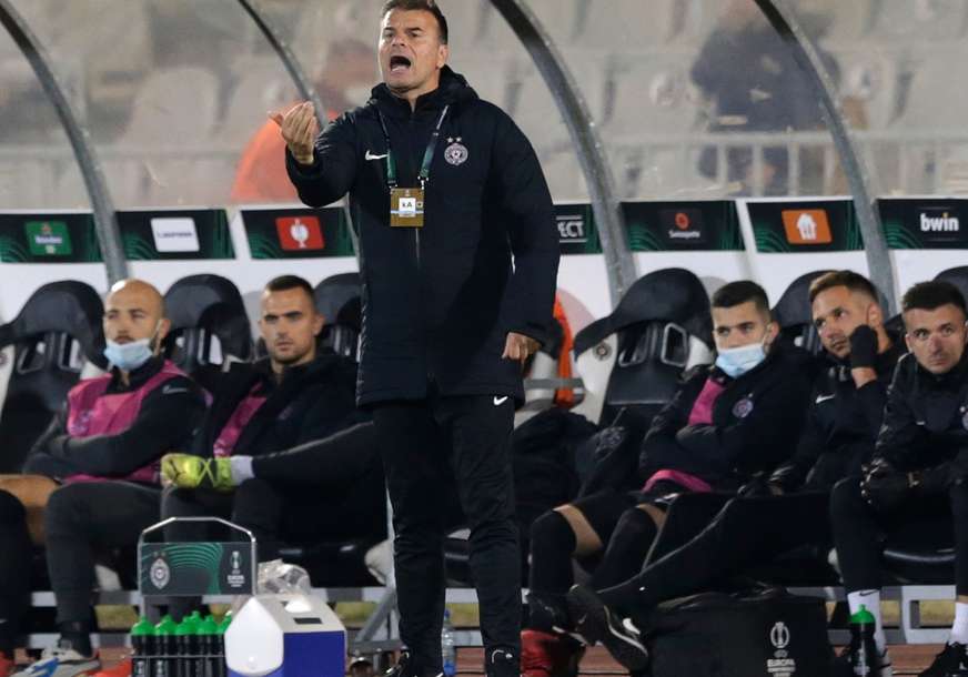BESPOTREBNO Stanojeviću crveni karton poslije susreta: Trener Partizana prigovarao sudiji, neće ga biti na klupi u narednom meču