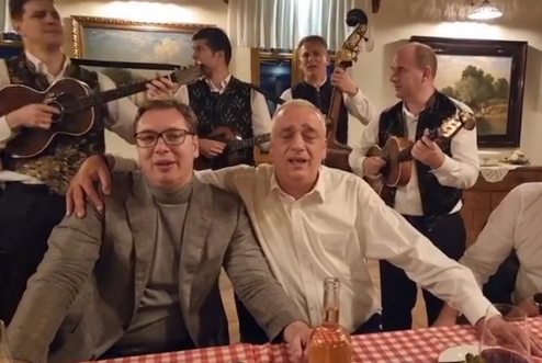 I VUČIĆ ZAPJEVAO Nakon sastanka sa Orbanom objavio snimak sa tamburašima (FOTO, VIDEO)