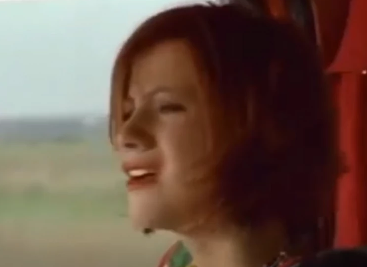 Šta danas radi Suzana iz filma "Sivi kamion crvene boje": Glumila je sa Žikom Todorovićem, a onda samo NESTALA SA SCENE