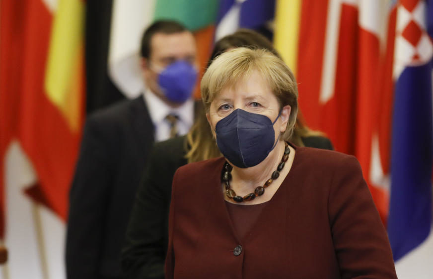“Pred nama su teške sedmice” Merkelova pozvala nevakcinisane da PREISPITAJU ODLUKU
