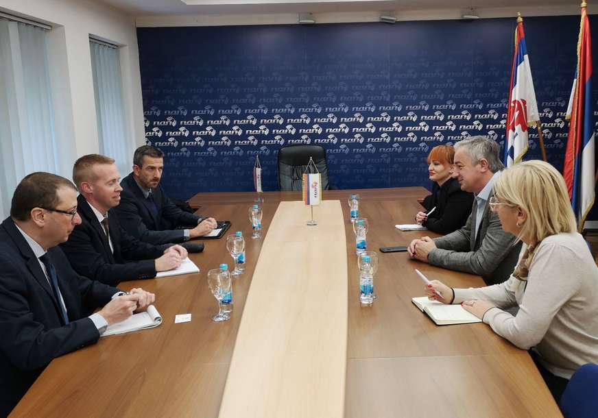 "Očekujem da će Dodik nastaviti sa politikom kockanja" Borenović razgovarao sa vojnim atašeom Belgije