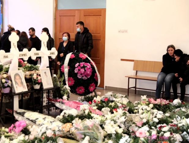 VELIKA TUGA Danas sahrana sestara koje su poginule od strujnog udara